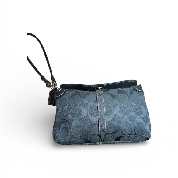 Y2K Coach Blue signature Turnlock wristlet - Picture 5 of 13